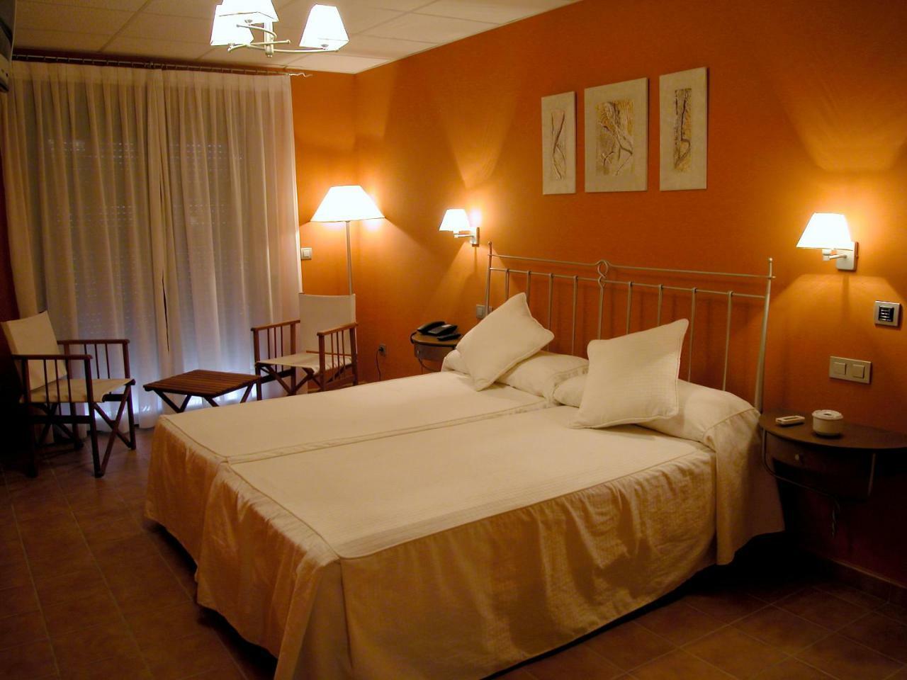 Hotel Villa De Estercuel ภายนอก รูปภาพ